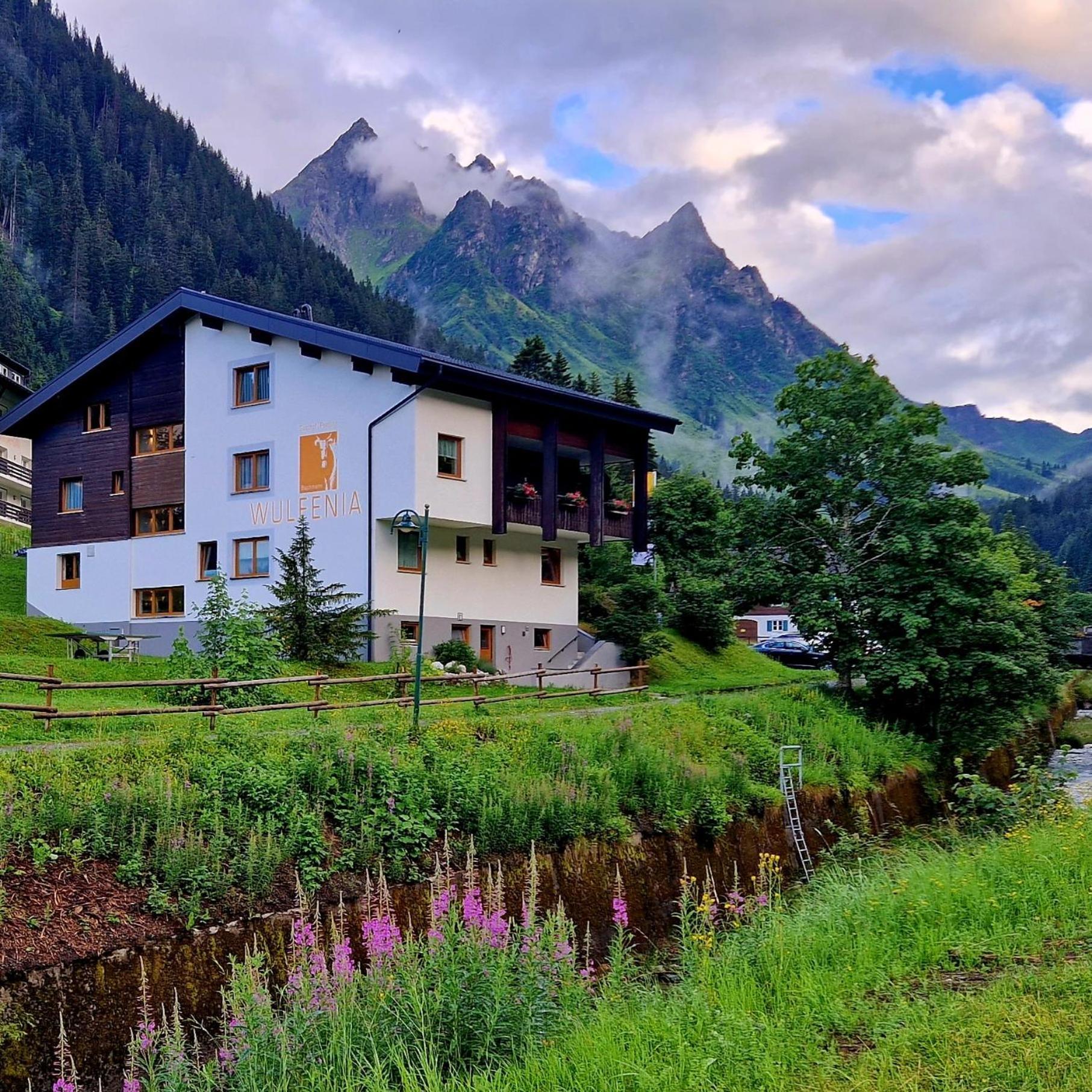 Gasthof-Pension Wulfenia การ์กเอลเลิน ภายนอก รูปภาพ